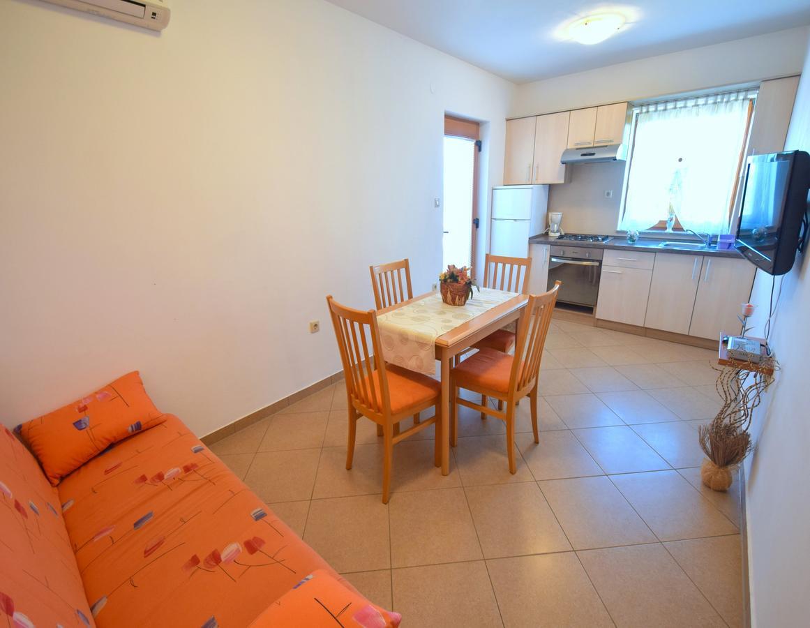 Apartments Ivanka Malinska Exterior foto